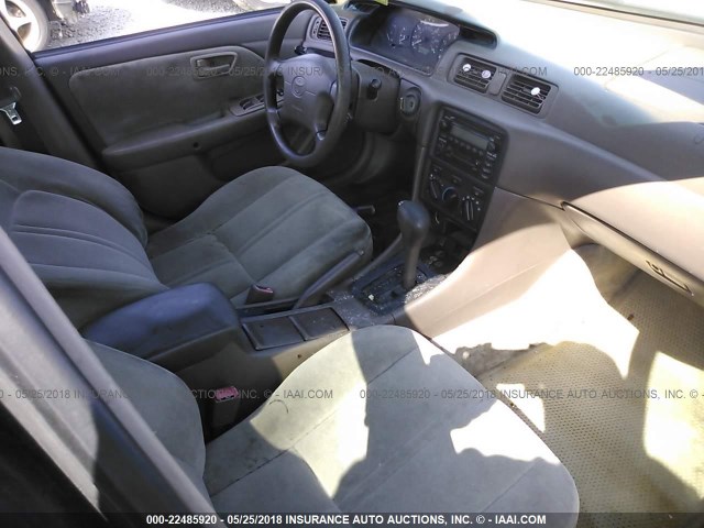 4T1BG22K5YU974376 - 2000 TOYOTA CAMRY CE/LE/XLE WHITE photo 5