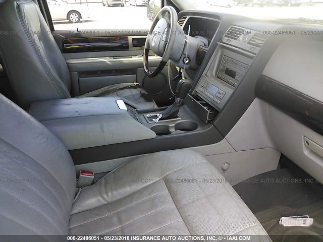 5LMFU27R24LJ11628 - 2004 LINCOLN NAVIGATOR 银色 照片 5