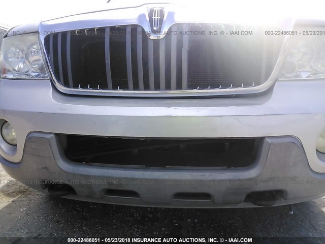 5LMFU27R24LJ11628 - 2004 LINCOLN NAVIGATOR 银色 照片 6