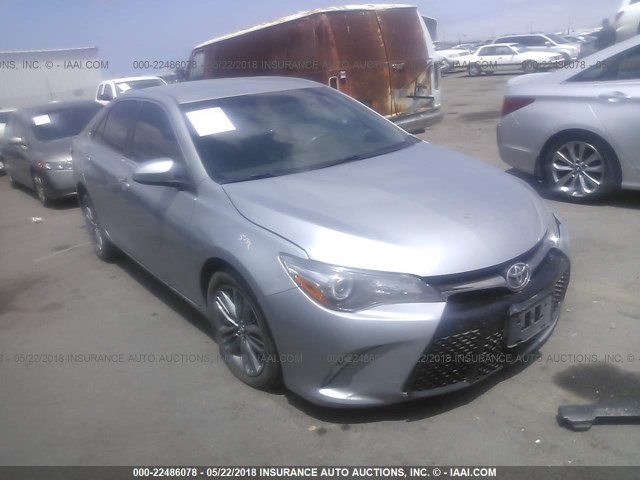 4T1BF1FK6GU228315 - 2016 TOYOTA CAMRY LE/XLE/SE/XSE SILVER photo 1