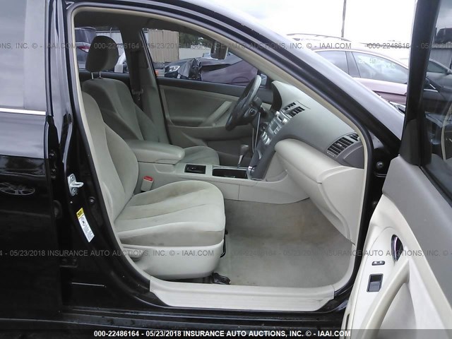 4T4BE46K09R063505 - 2009 TOYOTA CAMRY SE/LE/XLE შავი ფოტო 5