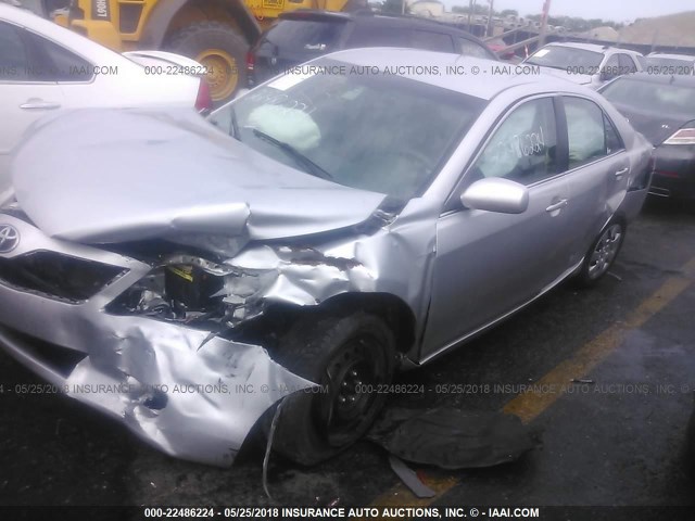 4T4BF3EKXBR140167 - 2011 TOYOTA CAMRY SE/LE/XLE SILVER photo 2