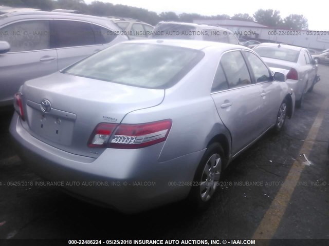 4T4BF3EKXBR140167 - 2011 TOYOTA CAMRY SE/LE/XLE SILVER photo 4