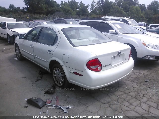 JN1CA31D9YT500586 - 2000 NISSAN MAXIMA GLE/GXE/SE WHITE photo 3