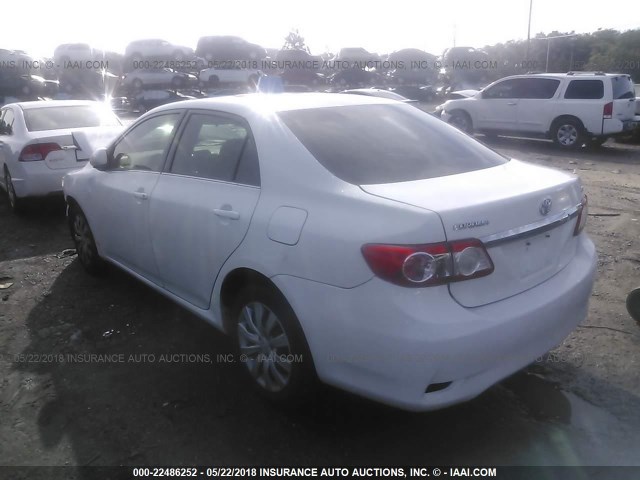 2T1BU4EEXDC112115 - 2013 TOYOTA COROLLA S/LE WHITE photo 3