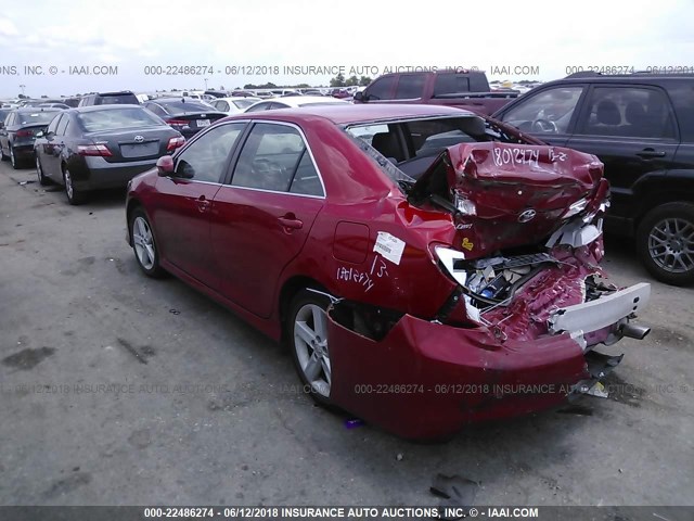 4T1BF1FK5DU698587 - 2013 TOYOTA CAMRY L/SE/LE/XLE RED photo 3