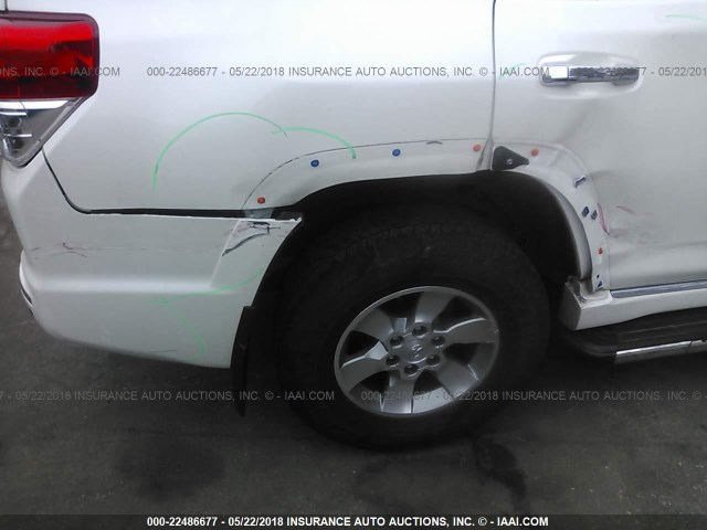 JTEBU5JR4D5134103 - 2013 TOYOTA 4RUNNER SR5/LIMITED/TRAIL WHITE photo 6