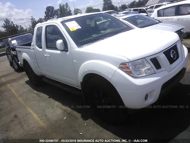 1N6AD0CW6BC404962 - 2011 NISSAN FRONTIER SV/PRO-4X WHITE photo 1