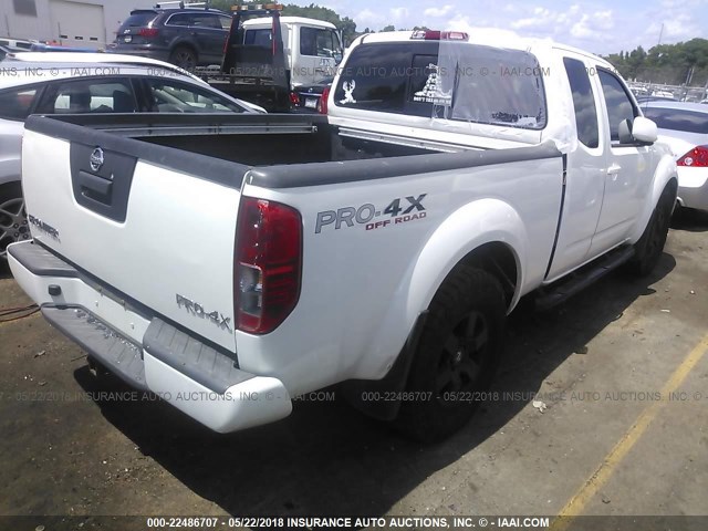 1N6AD0CW6BC404962 - 2011 NISSAN FRONTIER SV/PRO-4X WHITE photo 4