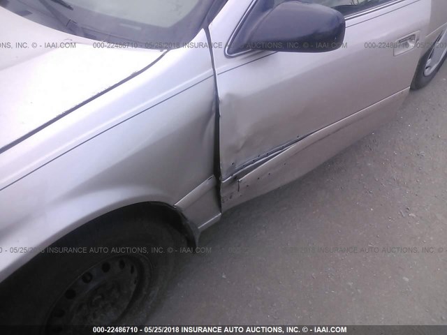 4T1BG22K7YU735637 - 2000 TOYOTA CAMRY CE/LE/XLE 金色 照片 6