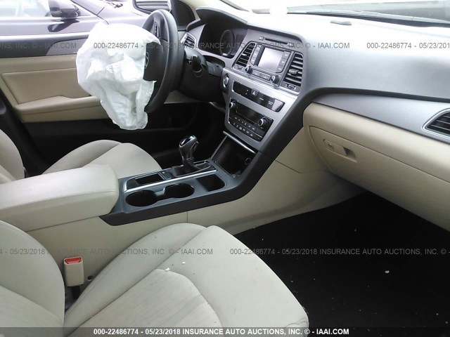 KMHE24L13GA011621 - 2016 HYUNDAI SONATA HYBRID/SE WHITE photo 5