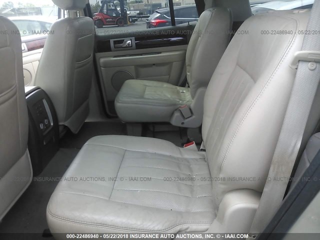 5LMFU28R94LJ29915 - 2004 LINCOLN NAVIGATOR GOLD photo 8