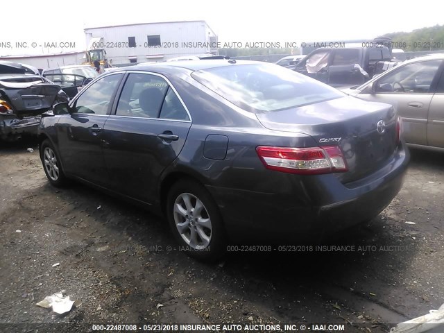 4T1BF3EKXBU672013 - 2011 TOYOTA CAMRY SE/LE/XLE GRAY photo 3