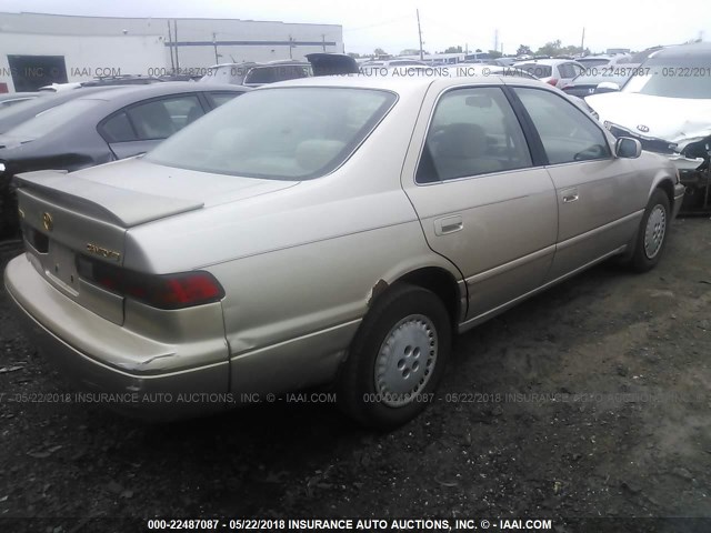 JT2BG22K8V0025923 - 1997 TOYOTA CAMRY LE/XLE ოქროსფერი ფოტო 4