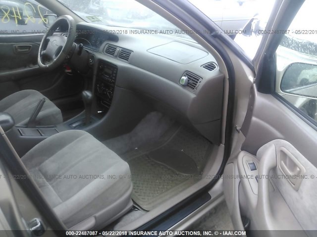 JT2BG22K8V0025923 - 1997 TOYOTA CAMRY LE/XLE ოქროსფერი ფოტო 5