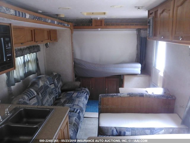 4X4TRLY2X6D090442 - 2006 FOREST RIVER CAMPER  WHITE photo 5