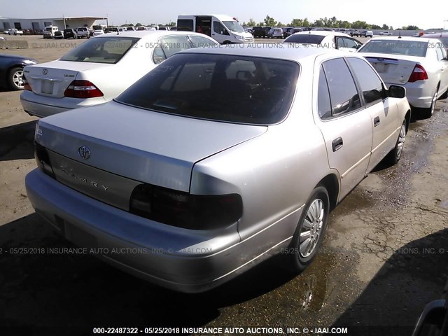 4T1BG12KXTU684234 - 1996 TOYOTA CAMRY DX/LE/XLE TAN photo 4