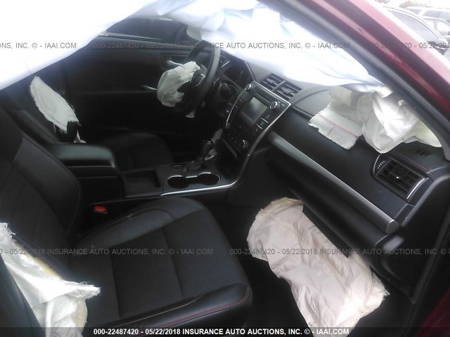 4T1BF1FK3GU572300 - 2016 TOYOTA CAMRY LE/XLE/SE/XSE RED photo 5