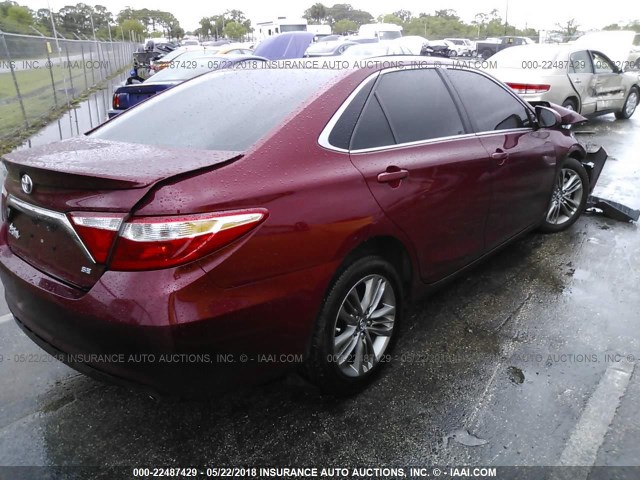 4T1BF1FK1HU791368 - 2017 TOYOTA CAMRY LE/XLE/SE/XSE RED photo 4
