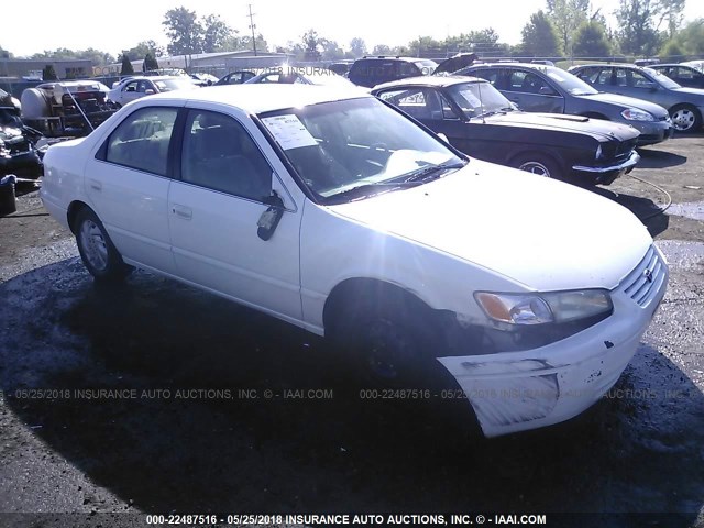 4T1BG22K6WU338112 - 1998 TOYOTA CAMRY CE/LE/XLE WHITE photo 1
