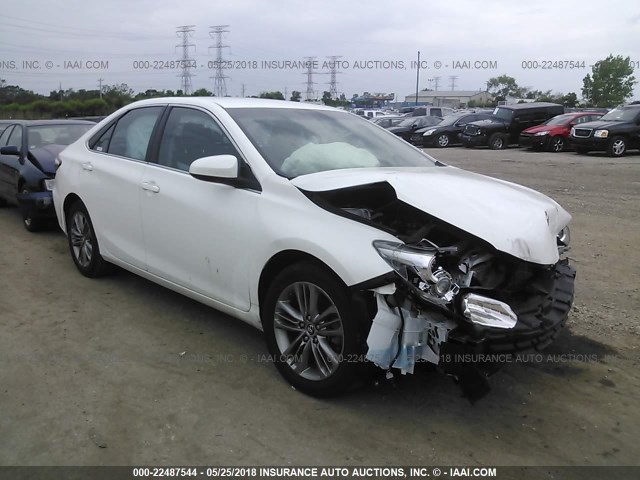 4T1BF1FK5FU958229 - 2015 TOYOTA CAMRY LE/XLE/SE/XSE WHITE photo 1