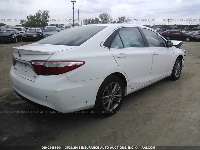 4T1BF1FK5FU958229 - 2015 TOYOTA CAMRY LE/XLE/SE/XSE WHITE photo 4