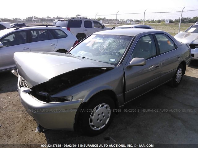 JT2BG22K5V0062038 - 1997 TOYOTA CAMRY LE/XLE BEIGE photo 2