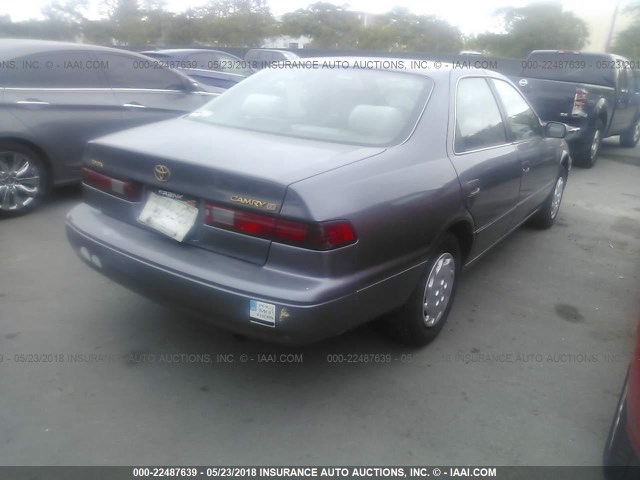 JT2BG22K1X0267391 - 1999 TOYOTA CAMRY LE/XLE Grau Foto 4