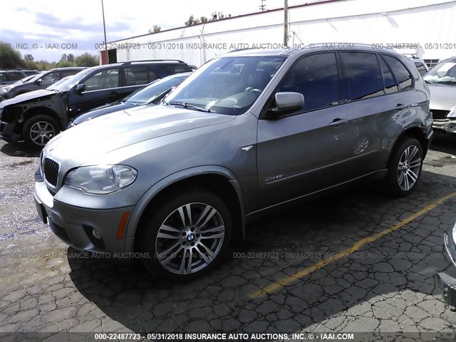 5UXZV4C58CL751730 - 2012 BMW X5 XDRIVE35I GRAY photo 2