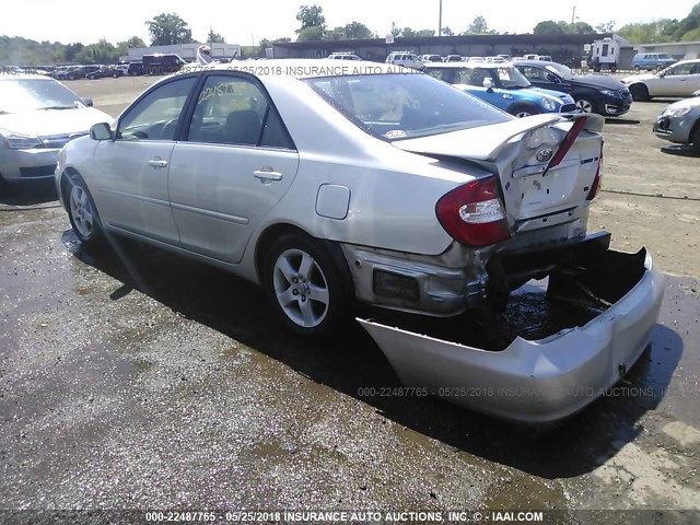 4T1BF32KX3U564125 - 2003 TOYOTA CAMRY LE/XLE/SE SILVER photo 3