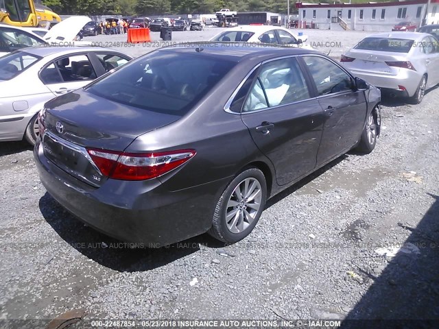 4T1BF1FKXFU940261 - 2015 TOYOTA CAMRY LE/XLE/SE/XSE GRAY photo 4