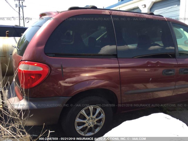 1C4GJ25362B661663 - 2002 CHRYSLER VOYAGER MAROON photo 4