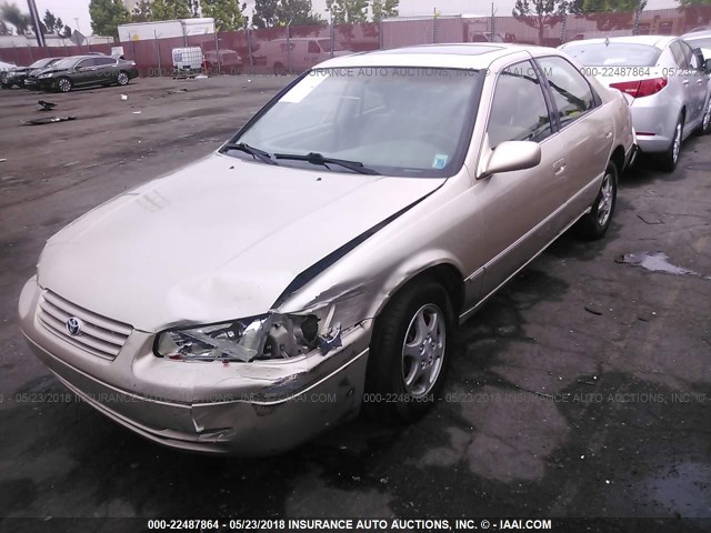 JT2BG28K0X0367456 - 1999 TOYOTA CAMRY LE/XLE GOLD photo 2