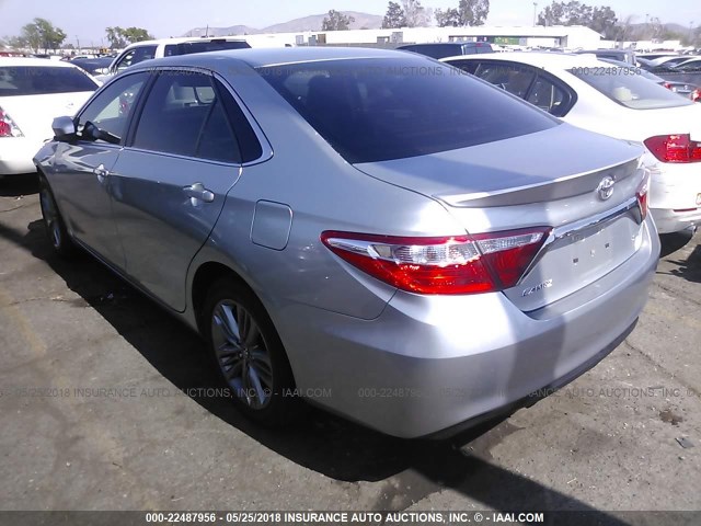 4T1BF1FK4GU202716 - 2016 TOYOTA CAMRY LE/XLE/SE/XSE SILVER photo 3