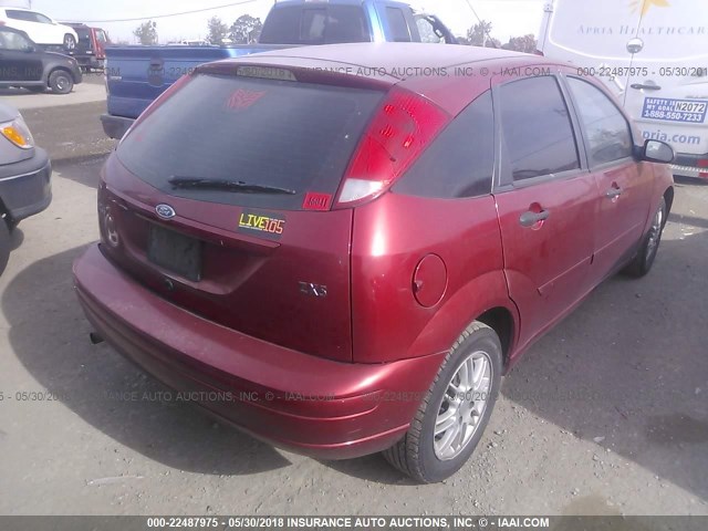 3FAFP37Z84R128719 - 2004 FORD FOCUS ZX5 RED photo 4