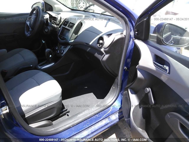 1G1JA5SH2D4218515 - 2013 CHEVROLET SONIC LS 蓝色 照片 5