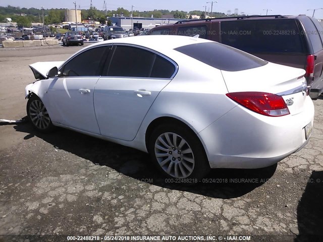 W04GP5EC6B1004720 - 2011 BUICK REGAL CXL WHITE photo 3