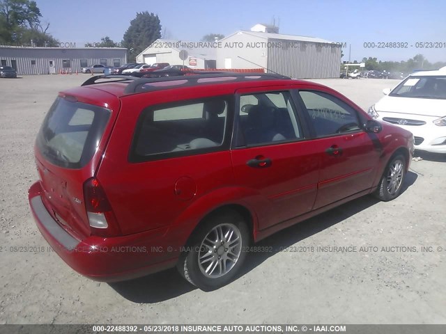 1FAFP36N95W315545 - 2005 FORD FOCUS ZXW RED photo 4