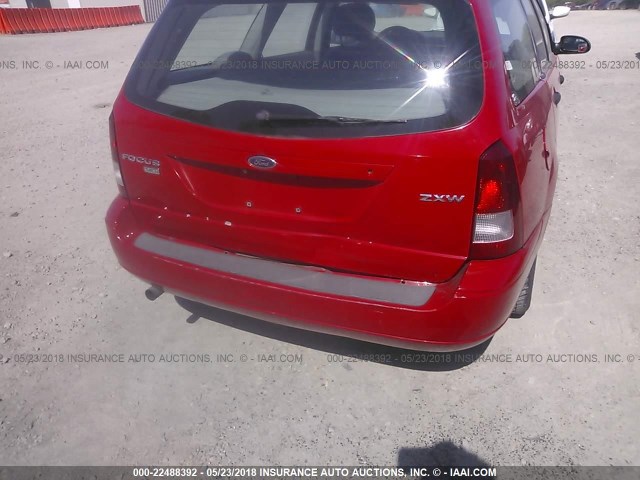 1FAFP36N95W315545 - 2005 FORD FOCUS ZXW RED photo 6