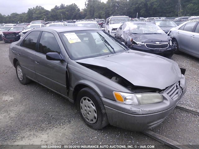 4T1BG22KXVU089635 - 1997 TOYOTA CAMRY CE/LE/XLE ვერცხლისფერი ფოტო 1