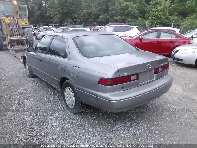 4T1BG22KXVU089635 - 1997 TOYOTA CAMRY CE/LE/XLE ვერცხლისფერი ფოტო 3