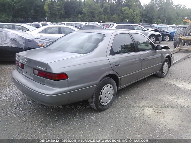 4T1BG22KXVU089635 - 1997 TOYOTA CAMRY CE/LE/XLE ვერცხლისფერი ფოტო 4
