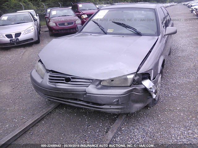 4T1BG22KXVU089635 - 1997 TOYOTA CAMRY CE/LE/XLE ვერცხლისფერი ფოტო 6