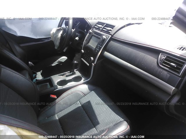 4T1BF1FK3FU951215 - 2015 TOYOTA CAMRY LE/XLE/SE/XSE SILVER photo 5