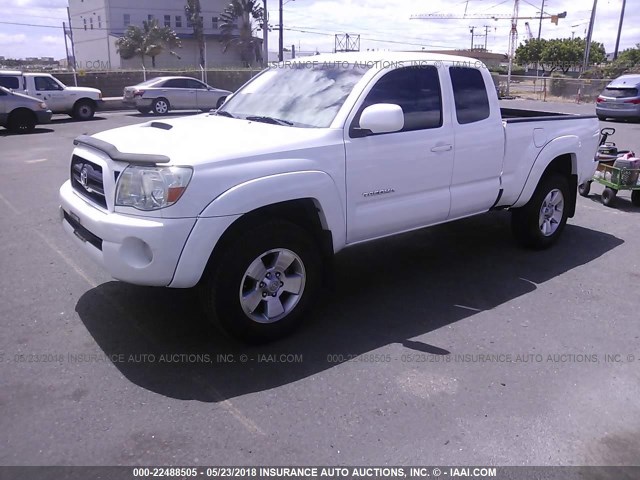 5TETU62N66Z249702 - 2006 TOYOTA TACOMA PRERUNNER ACCESS CAB WHITE photo 2