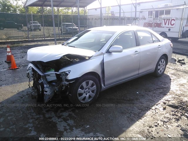 4T1BF3EK1BU759427 - 2011 TOYOTA CAMRY SE/LE/XLE SILVER photo 2