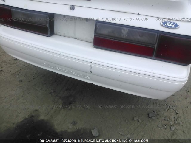 1FACP41M3PF139795 - 1993 FORD MUSTANG LX WHITE photo 6
