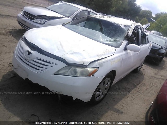 4T4BE46KX8R030767 - 2008 TOYOTA CAMRY CE/LE/XLE/SE WHITE photo 2