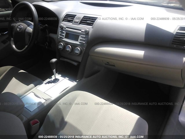 4T1BK3EK1BU618823 - 2011 TOYOTA CAMRY SE/LE/XLE 金色 照片 5