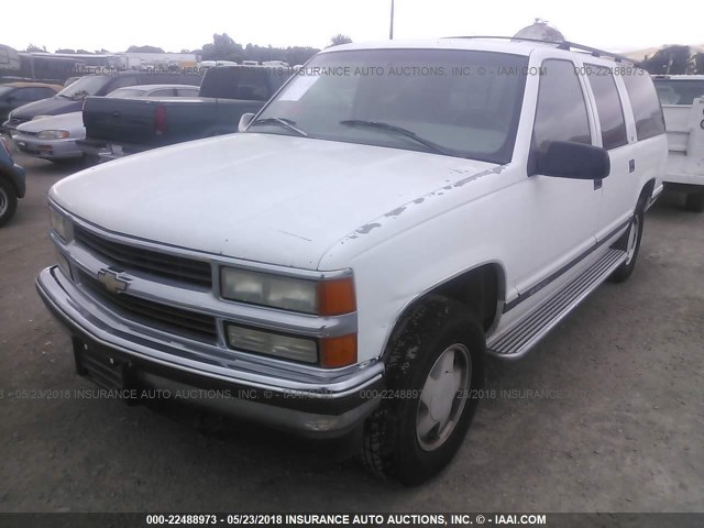 1GNFK16R6TJ393878 - 1996 CHEVROLET SUBURBAN K1500 WHITE photo 2